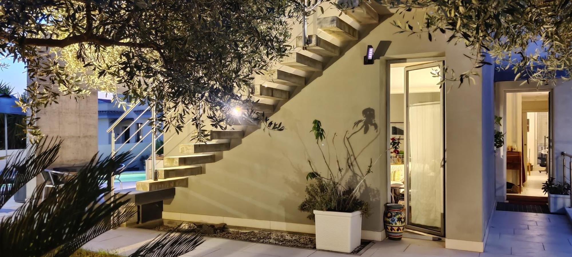 Bed and Breakfast Art House Quartu - Margine Rosso Куарту-Сант'Елена Екстер'єр фото