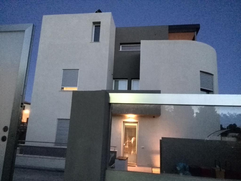 Bed and Breakfast Art House Quartu - Margine Rosso Куарту-Сант'Елена Номер фото