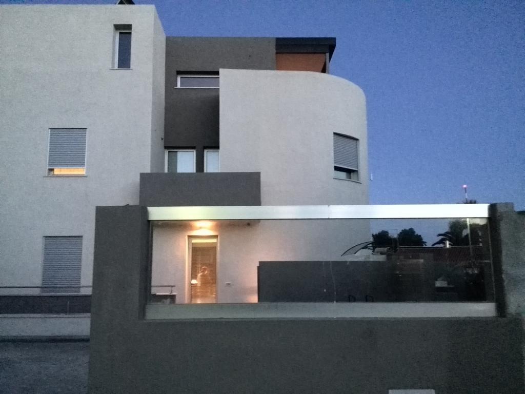 Bed and Breakfast Art House Quartu - Margine Rosso Куарту-Сант'Елена Екстер'єр фото