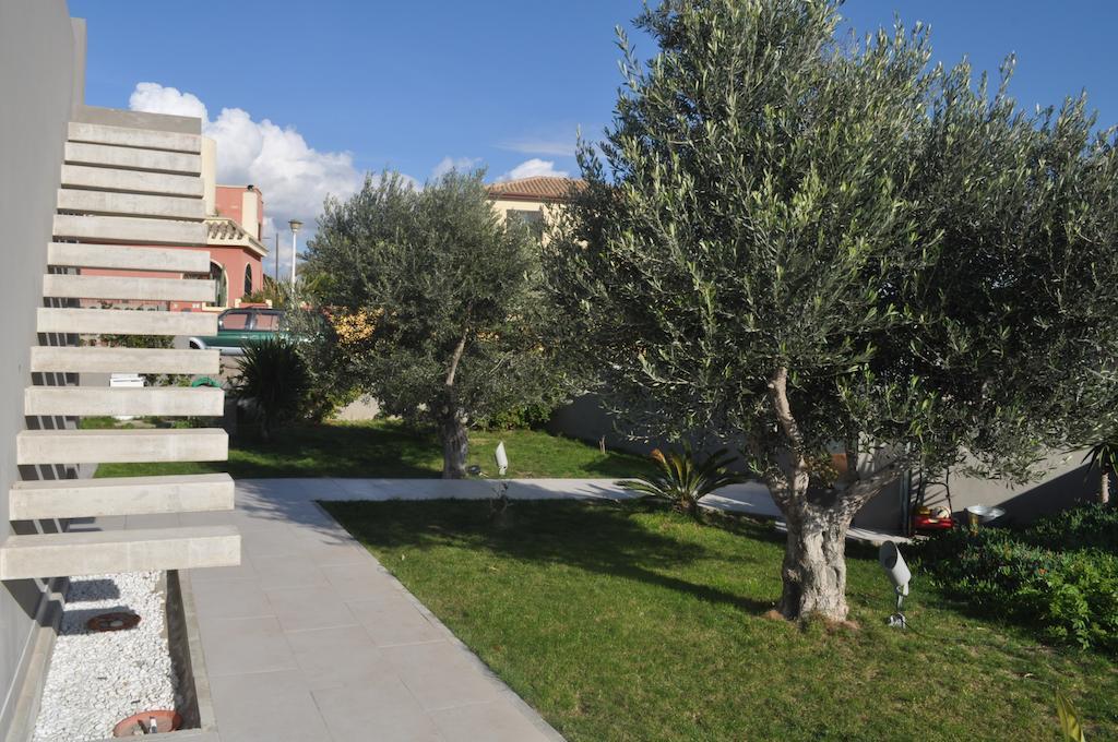 Bed and Breakfast Art House Quartu - Margine Rosso Куарту-Сант'Елена Екстер'єр фото