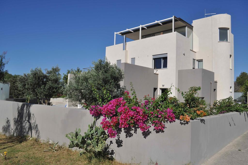 Bed and Breakfast Art House Quartu - Margine Rosso Куарту-Сант'Елена Екстер'єр фото