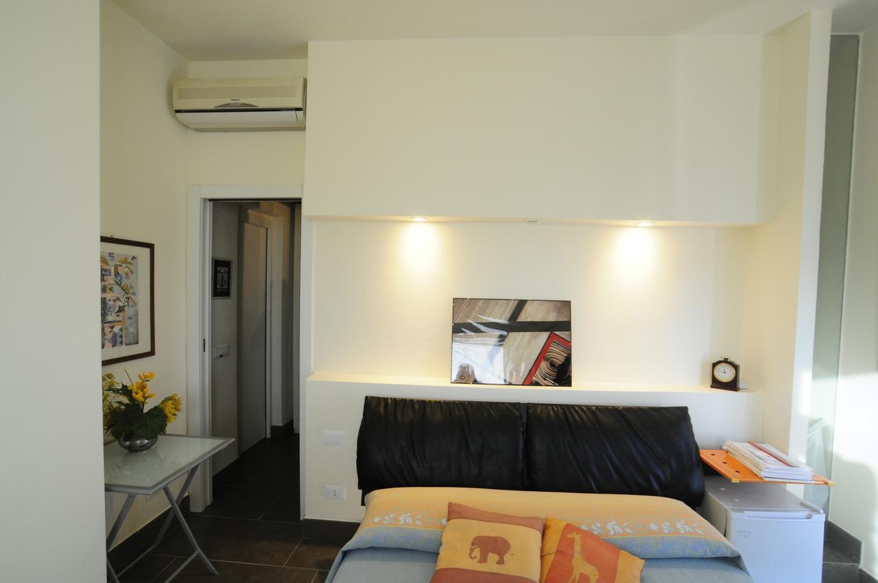 Bed and Breakfast Art House Quartu - Margine Rosso Куарту-Сант'Елена Екстер'єр фото