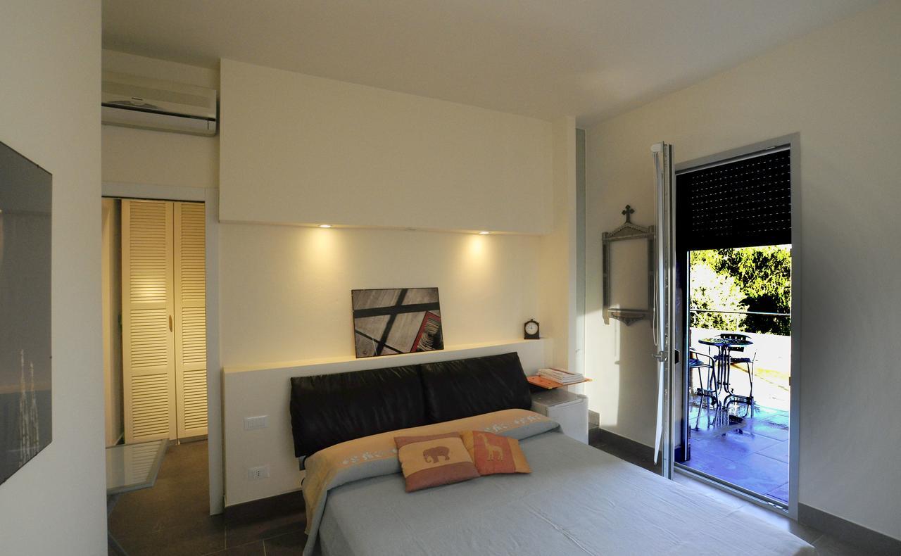 Bed and Breakfast Art House Quartu - Margine Rosso Куарту-Сант'Елена Екстер'єр фото